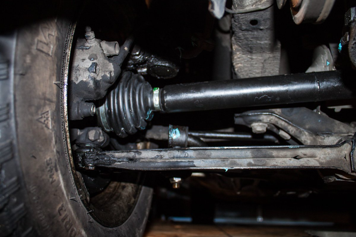 Greg_LPAS's tweet photo. This was my weekend. Replaced broken drive axle on the Jetta. #vw #jetta #mk2 #mk2vw #mk2jetta https://t.co/fCuT8xd59E