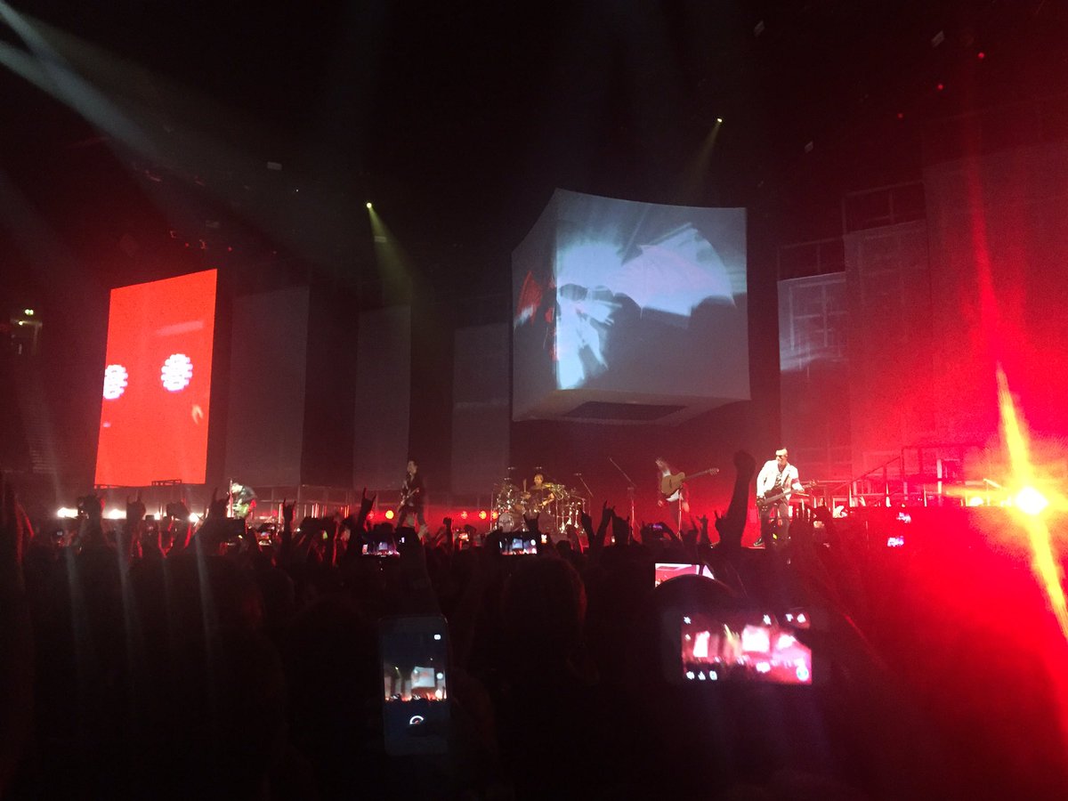 AliceJones312's tweet photo. @TheOfficialA7X Rocked it tonight. Absolutely amazing! https://t.co/UD9msYMlSt