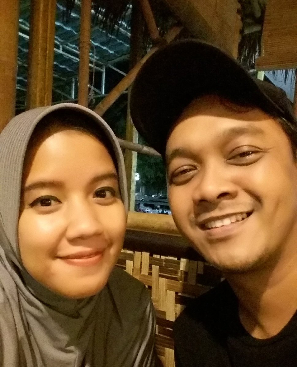 GibsonZzy's tweet photo. Nyemil malam.. #goeboekbamboe #dtc #kuliner #jajanan #berdua https://t.co/BeKySvftDR