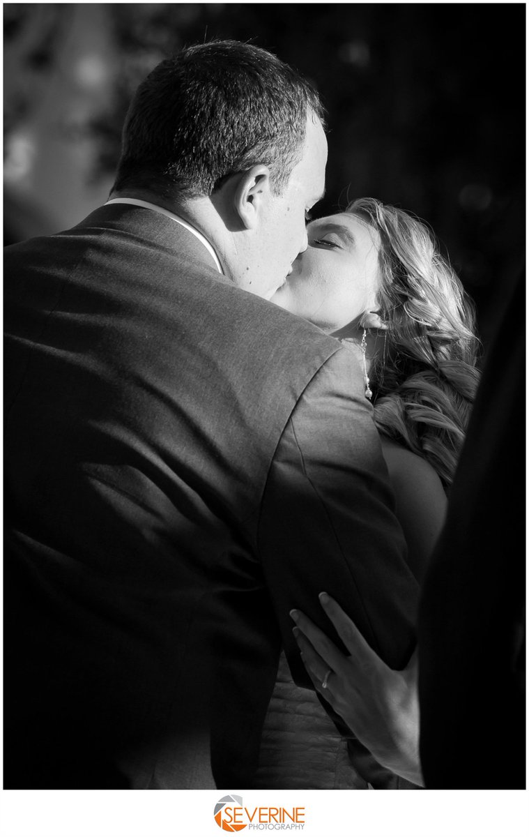 seviee's tweet photo. I love this black and white photo of Megan & Justin #dramatic #wedding #knowyourlight https://t.co/THFXOEk9zK