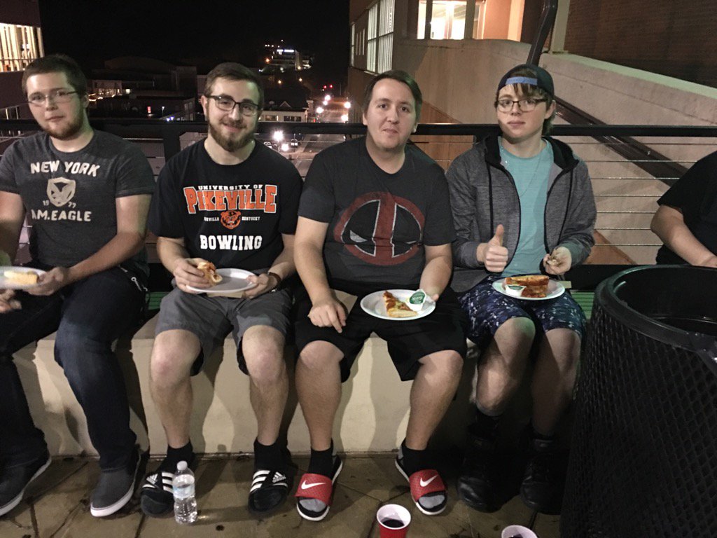 lori_werth's tweet image. Pizza in the Plaza! #heatwave #warmJanuary #welcomebackBears