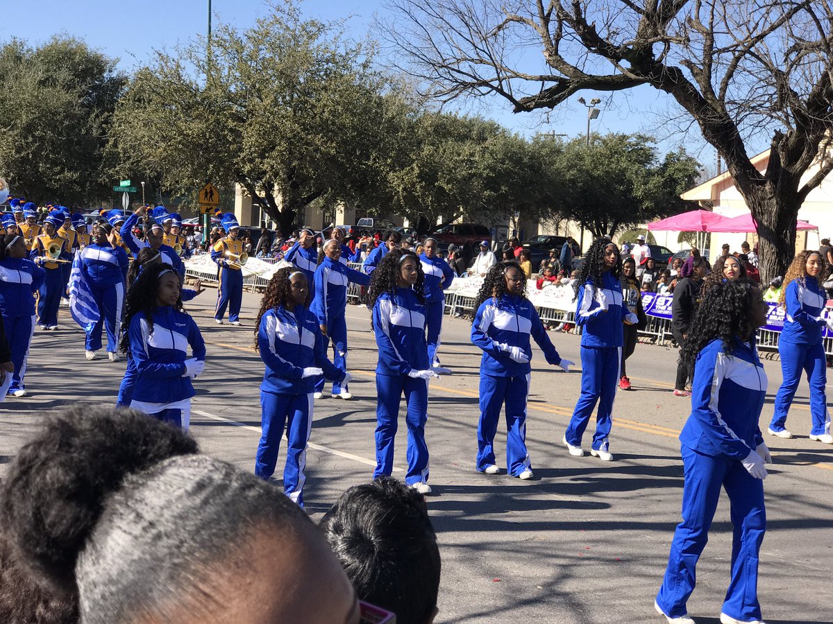 MLKCCDallas's tweet photo. @TheBigDBand #MLKday2017 #MartinLutherKingDay #DallasMLKparade #MLKParade2017 https://t.co/MLk9Ygdvls