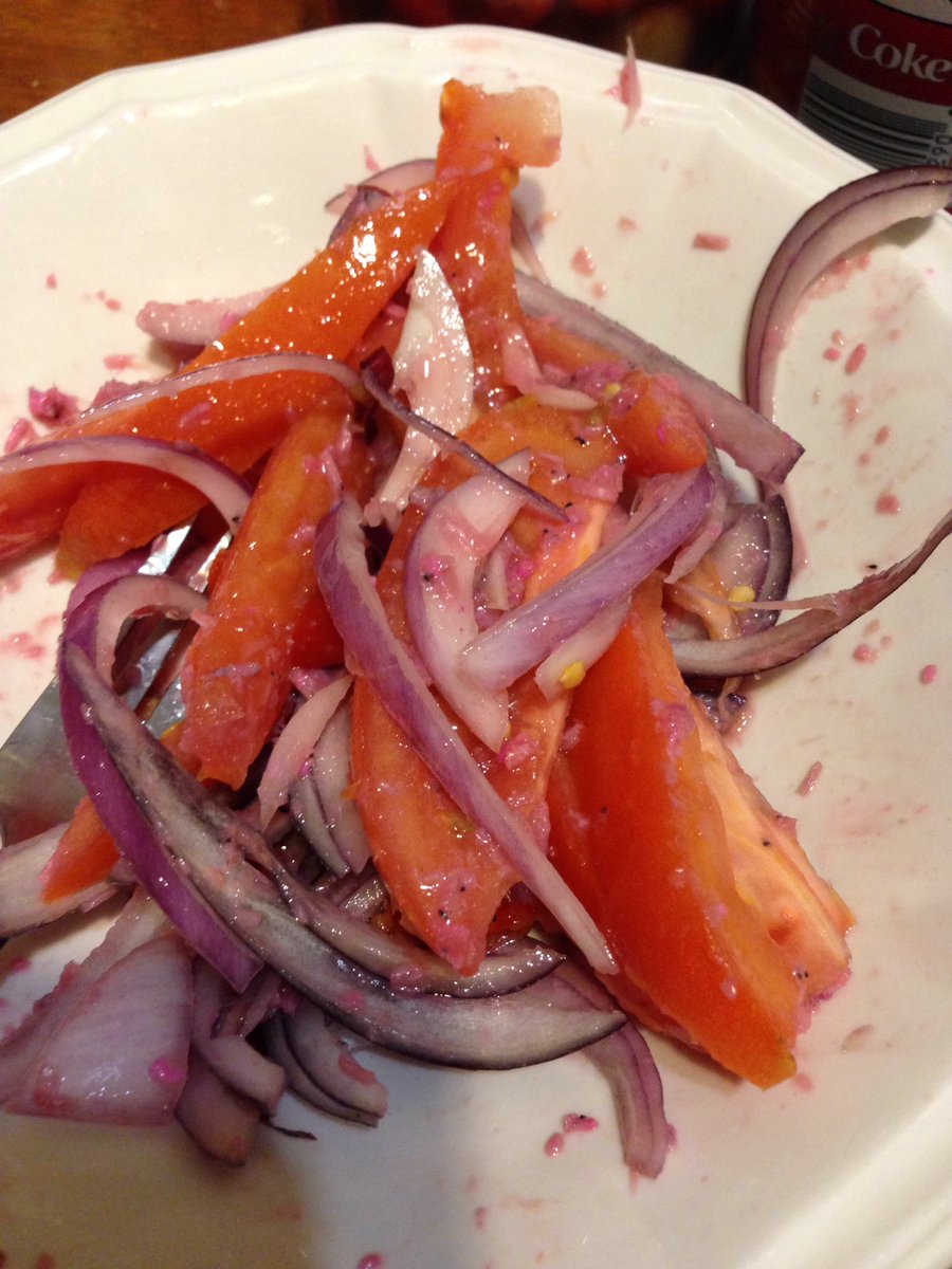 CfdvXrbesh's tweet photo. Eating aramang, with tomatoes and red onions #sidedish #aphrodosiac #sometimesvegan https://t.co/ShLq5Je6sY