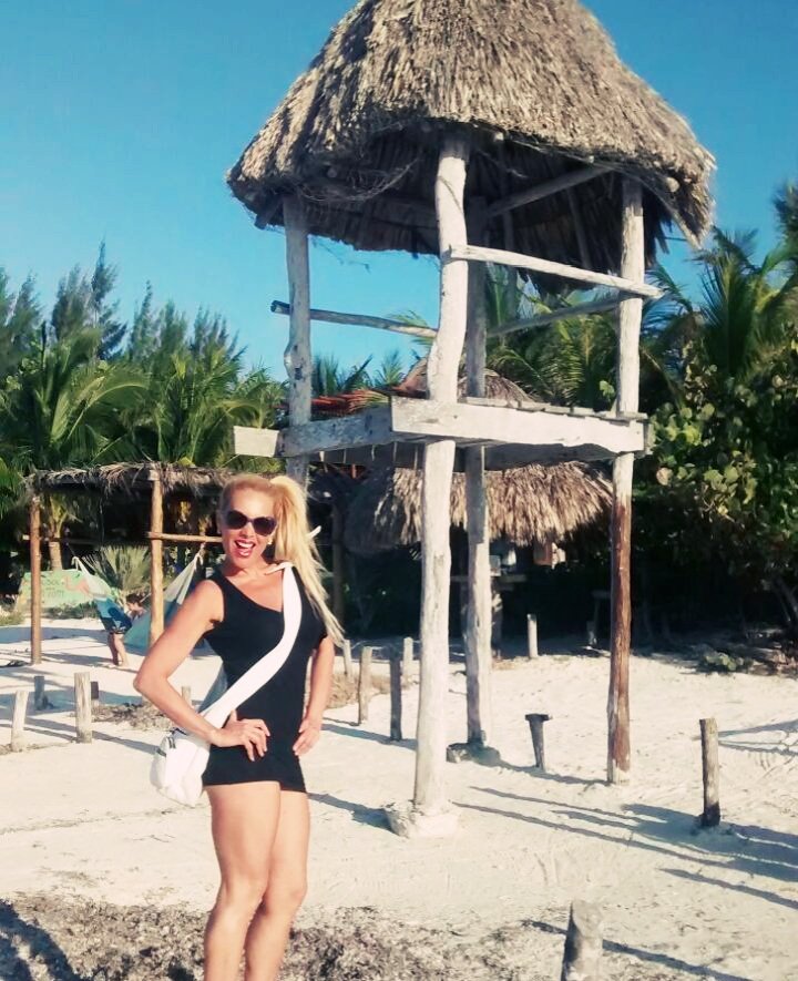 Lorenaherrera's tweet photo. #YoAmoPlayadelCarmenPor que es uno de los destinos turísticos mas importantes de Mexico y del Mundo y da trabajo a miles de personas!💜💜💜 https://t.co/ZUqFjIwmMC