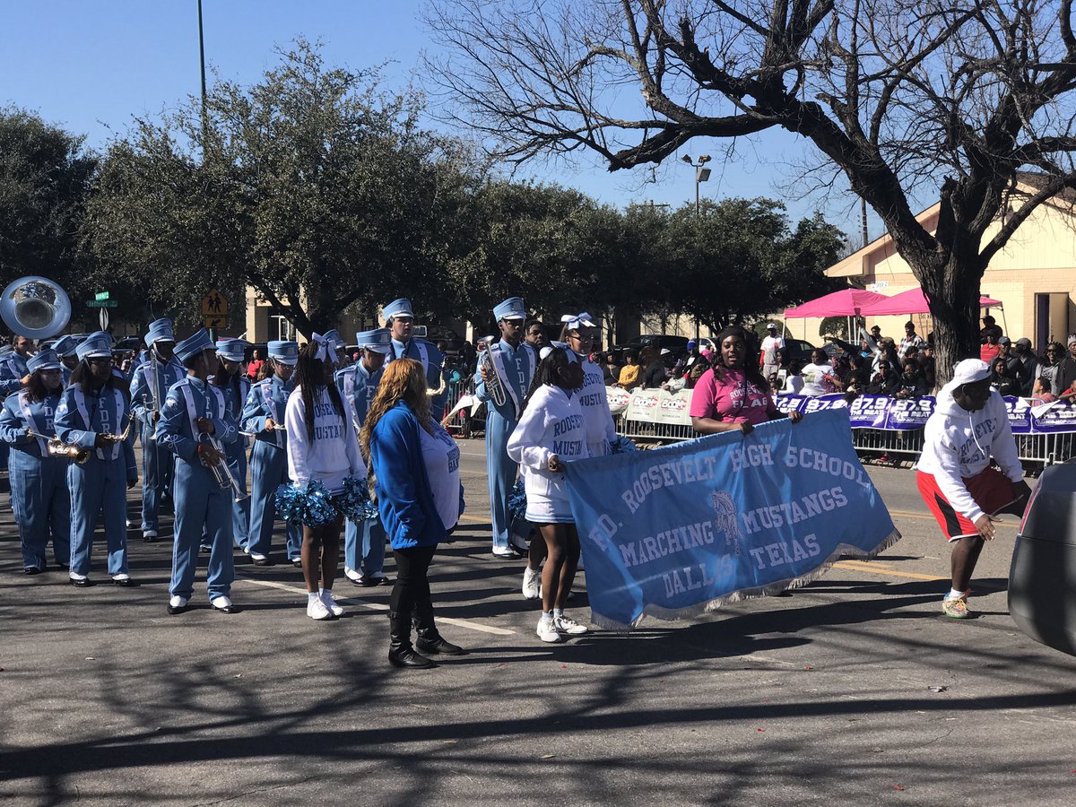 MLKCCDallas's tweet photo. @RooseveltHS_Dal marching band! #MLKday2017 #MLKParade2017 #DallasMLKparade https://t.co/GzKFqZsLRe