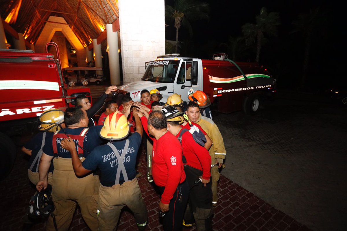 TinoErrasquin's tweet photo. Cuando se trabaja en equipo se logran cosas sorprendentes gracias por el apoyo @BomberosSOL @BomberosCancun #BomberosCoordinados @Romi_DzCa https://t.co/xOfR8tXbGP