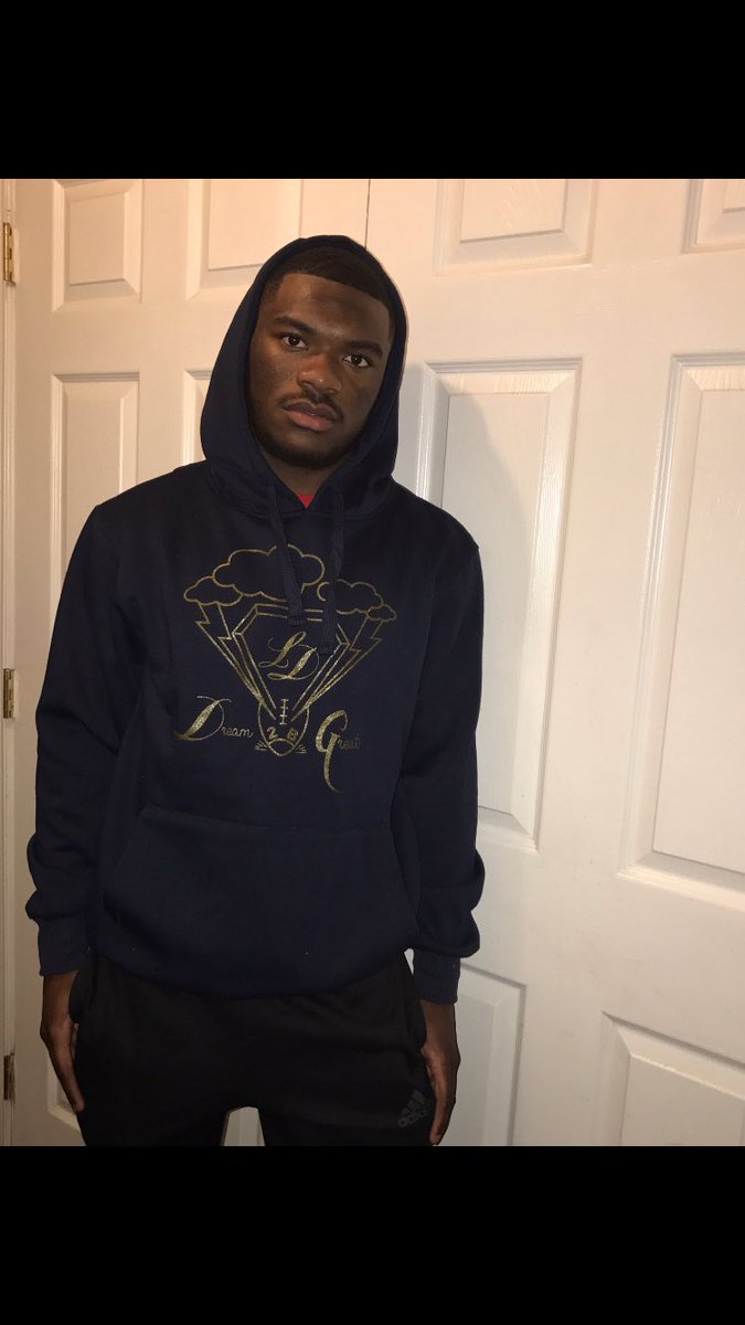 D2BGapparel's tweet photo. S/o to my folks for the support! #D2BG 💫 https://t.co/VOuyAX18NK