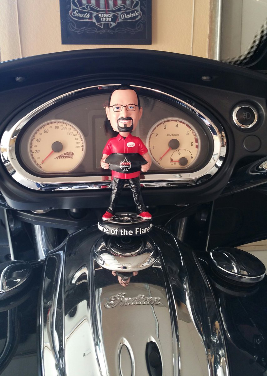 MotorcycleMarc's tweet photo. Visitor dropped in to inspect the #FlareWindshield on my Indian Chieftain today. No bobblehead detected. All good. #GetKlocked @Klock_Werks https://t.co/OxWFBkO0bu