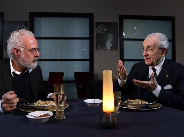 GualtMarchesi's tweet photo. #Arte by #Fontana #Malevič #Burri #Pollock #Manzoni raccontata nei #piatti @GualtMarchesi su @SkyArteHD (19 gennaio ore 20:15)
NON PERDETELA https://t.co/3oz9PBhqGq