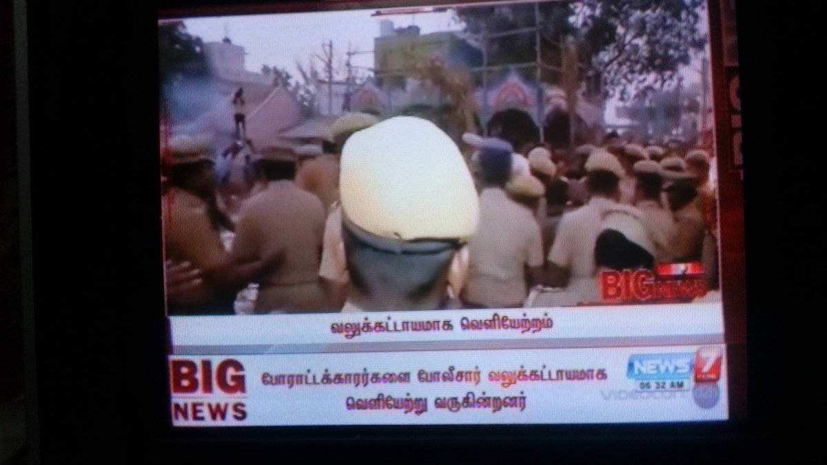 manikan71829103's tweet photo. #Alanagnallur #JusticeforJallikattu what is the hell happening there. Central and state government both are waste. https://t.co/G0yLY8yVfd