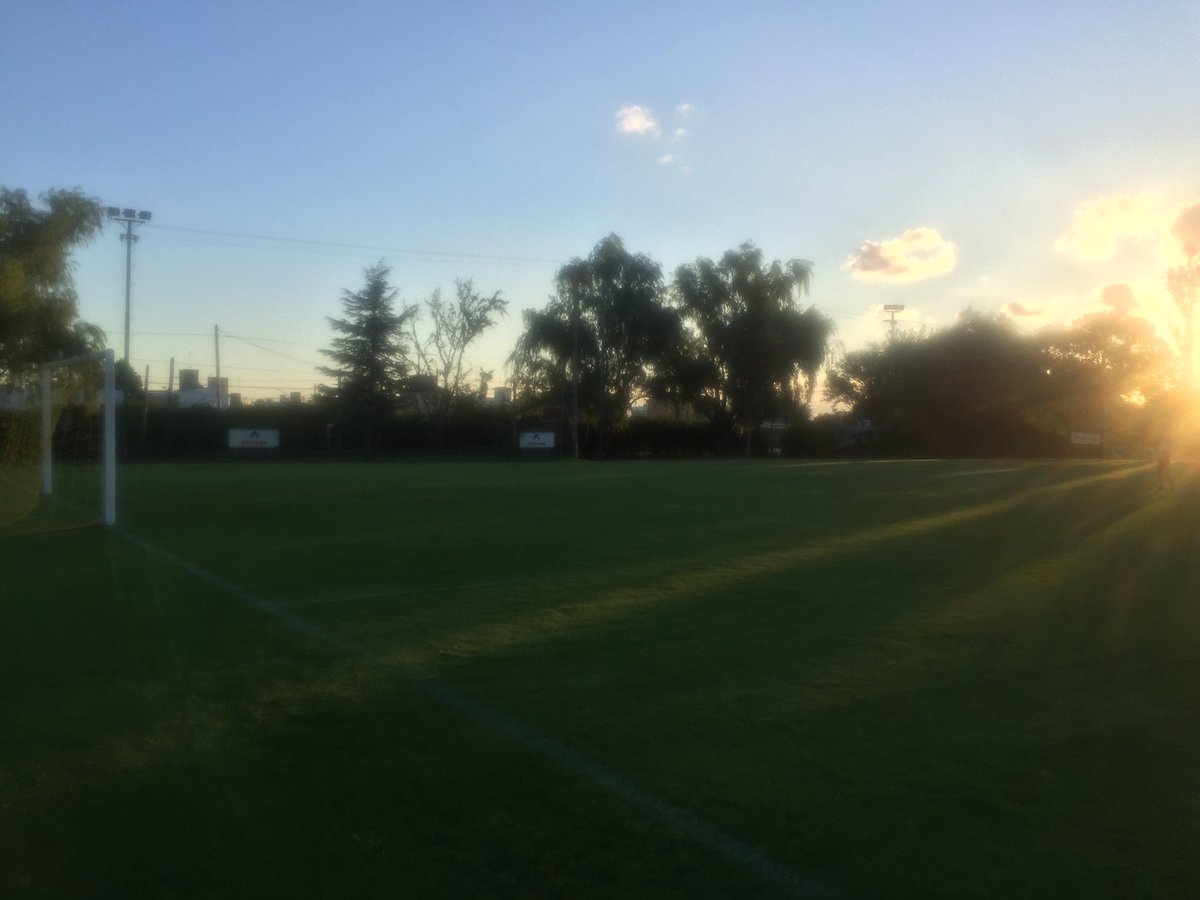 hoppefede's tweet photo. El campo de los sueños amigo! Que lindo partido juntos! @PLunghitano https://t.co/YGWF424t35