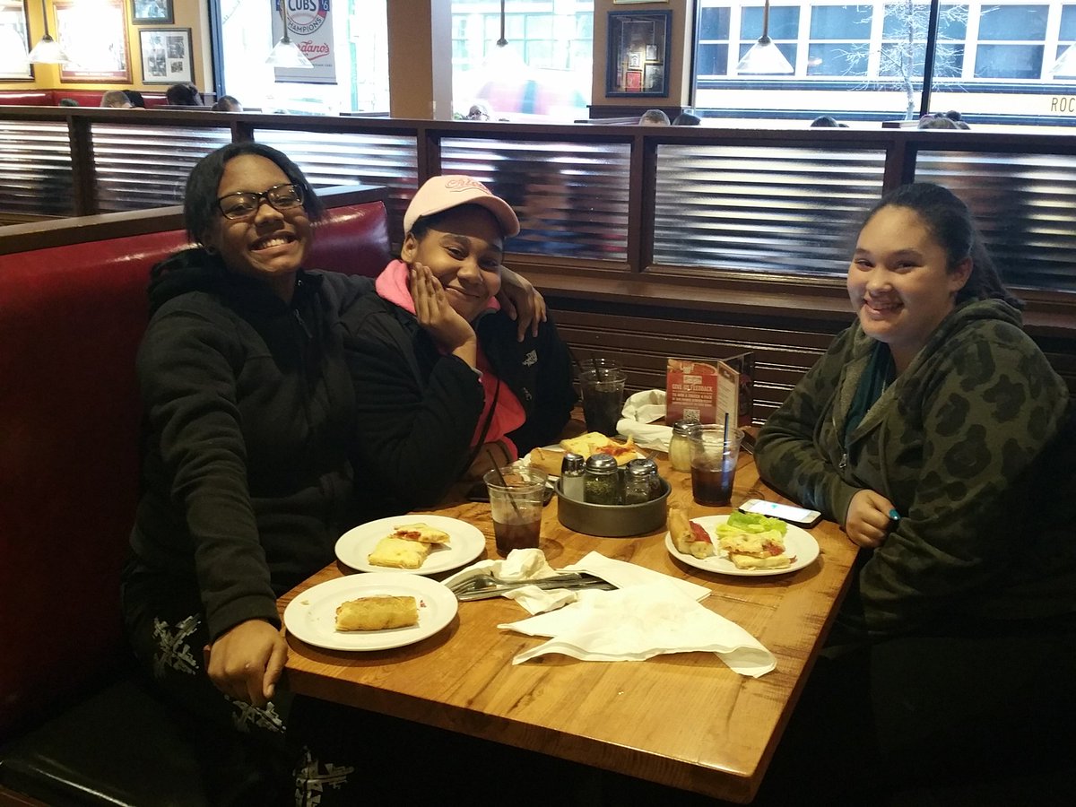 EastHighBands's tweet photo. East had an awesome time in Chicago today! @RPS205 @East_ERABS @bluemangroup @SkydeckChicago @GiordanosPizza https://t.co/eCiTxJG0VT