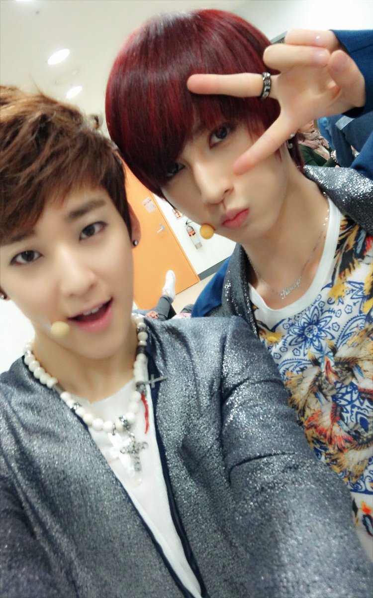 kevinwoo91's tweet photo. 잘생기고 세상에서 제일 착한 우리 룸메이트!!! 생일 축하한다!!!
사랑해 기섭아❤️❤️❤️
키스미도 많이 많이 축하해주세요! 
HAPPY BIRTHDAY @KiSSeop91 🎈🎉 https://t.co/y5sQuyiKj4