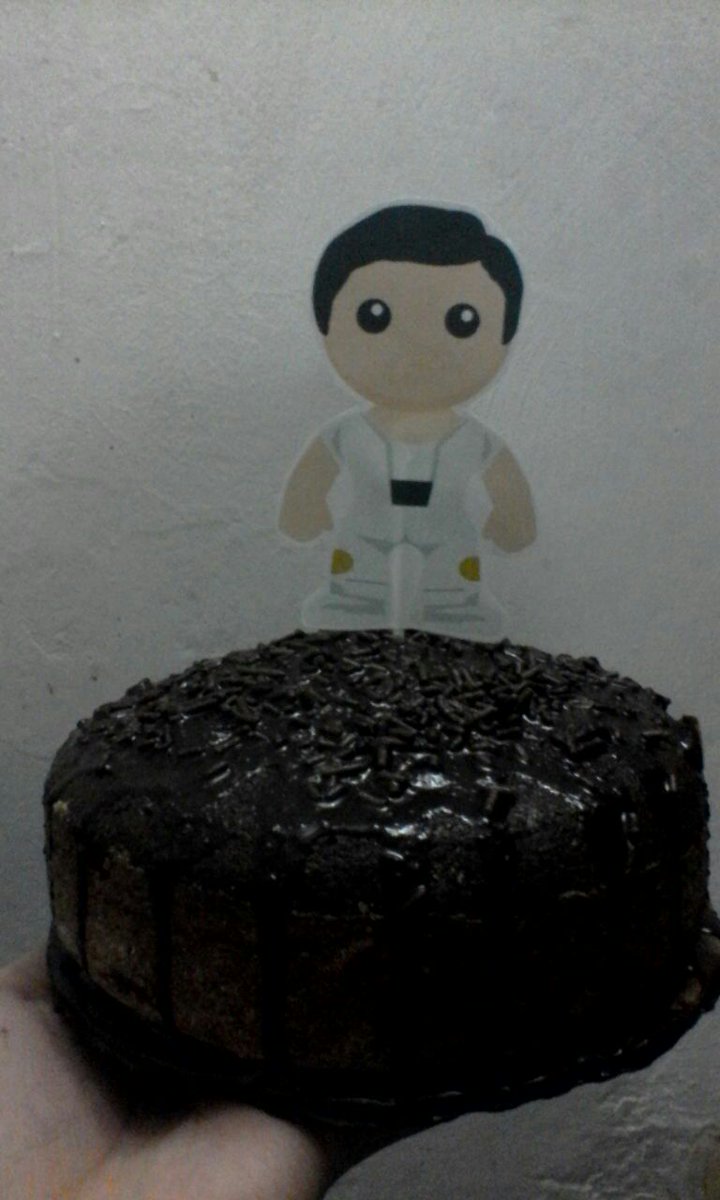 VDFans_CCS's tweet photo. @victordrija version torta :P ideal para cantarle hoy no? jajaja #FelizCumpleVD https://t.co/cMA3B0OuDj