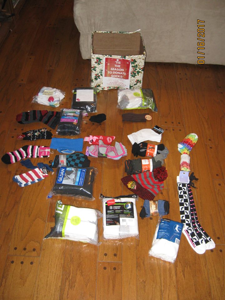 GiveABoxOrg's tweet photo. Thank you to the @HinsdaleSouthHS Class of 2018 for donating 206 pairs of socks to warm up the Chicago homeless this winter! https://t.co/tzxWFWCqHI
