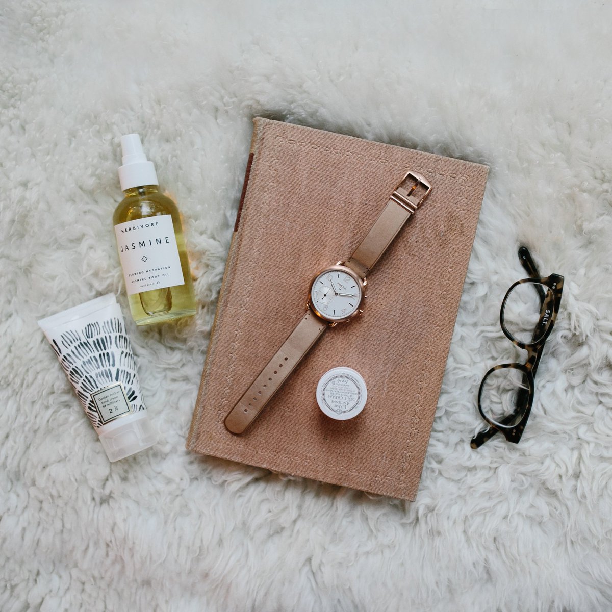 kellimurrayart's tweet image. 2017 resolution:  Sleep more! Sharing my sleep schedule goals with the help of my @Fossil watch today on the blog bit.ly/2iFThMs