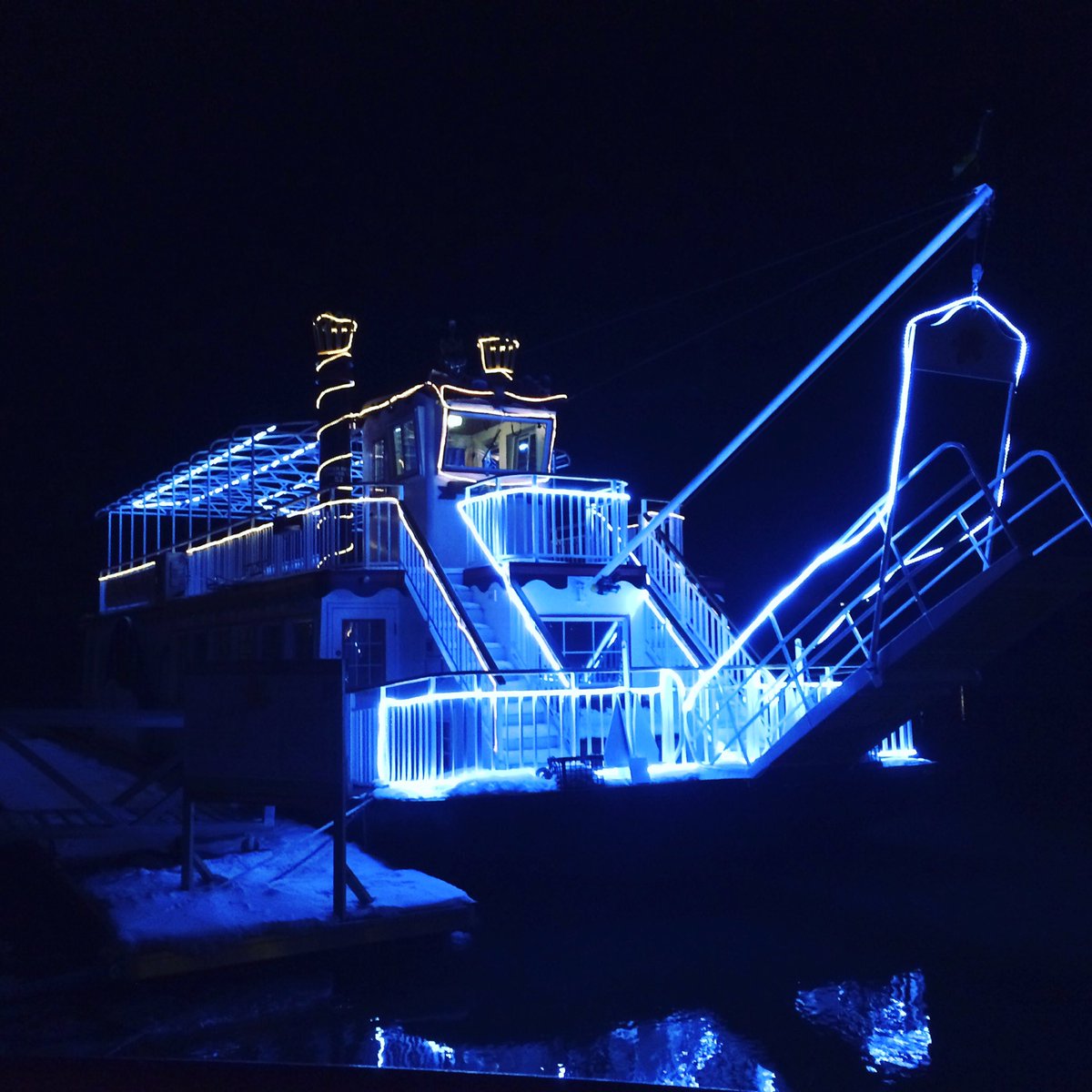 FionaOdlum's tweet image. The Prairie Lily shining brightly in the city that shines #yxe #WinterShine