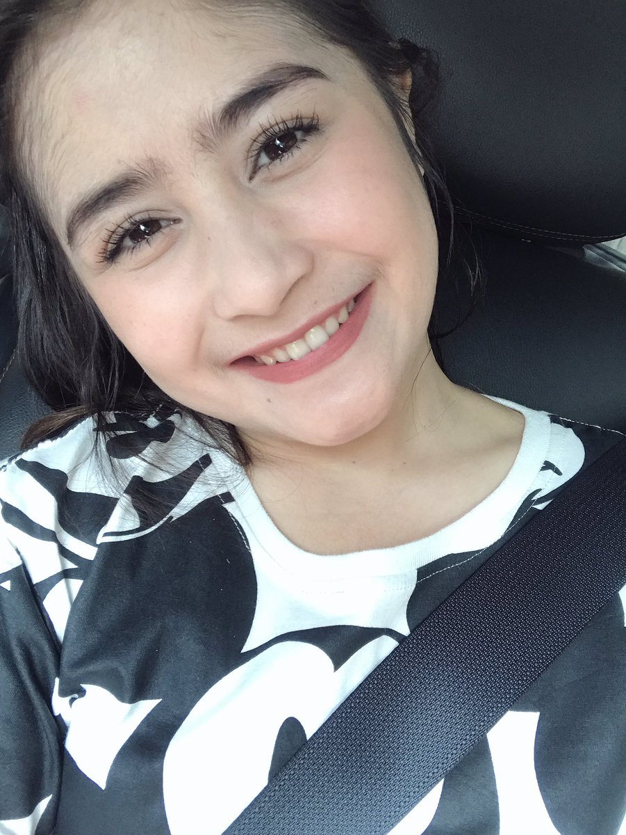 prillyyla's tweet photo. Selamat pagi dari bakpao yang nyangkut di pipi sayaa ini :p https://t.co/V1BjknZmeY