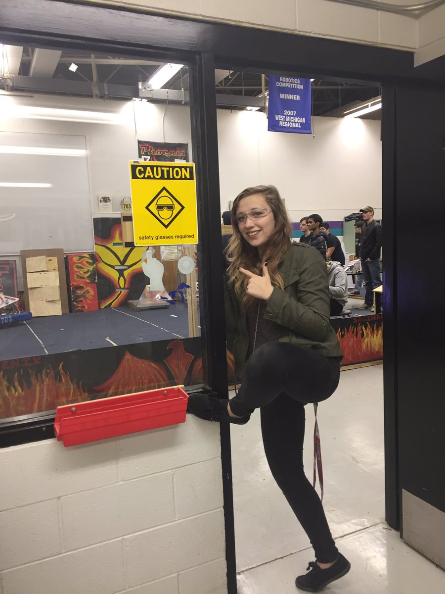 RedSteel6493's tweet image. Wear your safety glasses, kids. Safety FIRST! 🔺⚪️🔷
#GLBEC #firstrobotics #firstrobotics2017 #firstroboticscompetition2017 #frc