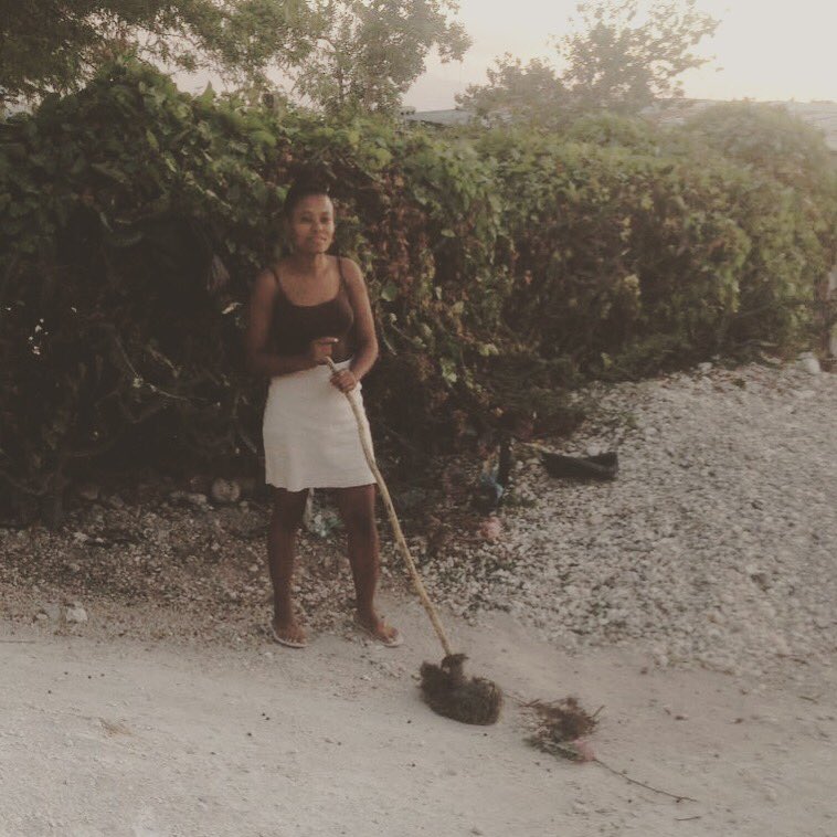 "Everybody can be great, because anybody can serve." #MLKDAY 

Widelene cleaning up the streets of Titanyen

#ServeDevelopEmpower