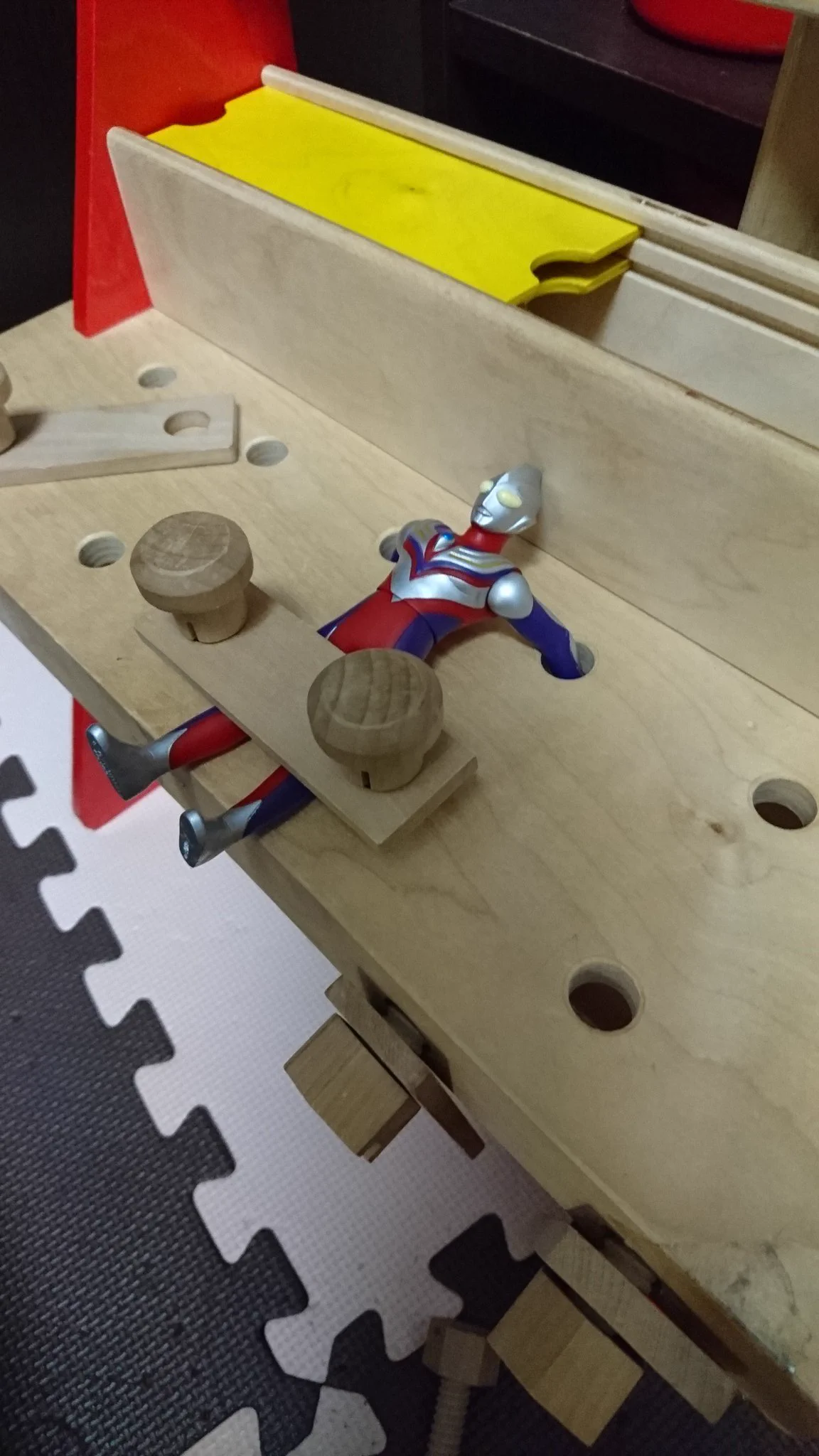 次男のウルトラマンごっこが色々と将来有望すぎて心配ｗそういう趣味かなｗｗｗ