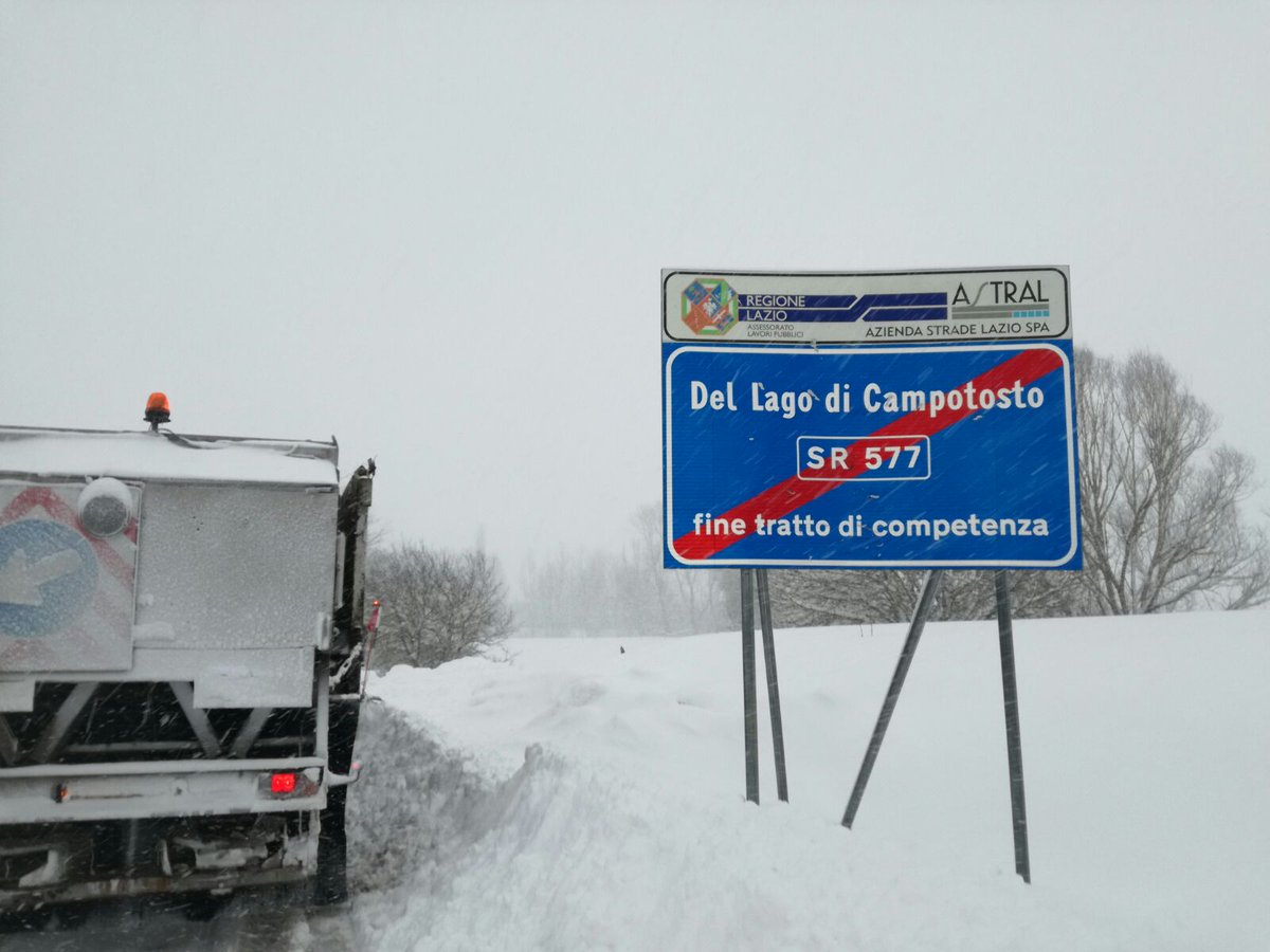 astralmobilita's tweet photo. ❄❄❄ #SR577 #DelLagoDiCampotosto mezzi spazzaneve e spargisale in azione #InfoAstral https://t.co/E6uUJPmkcd