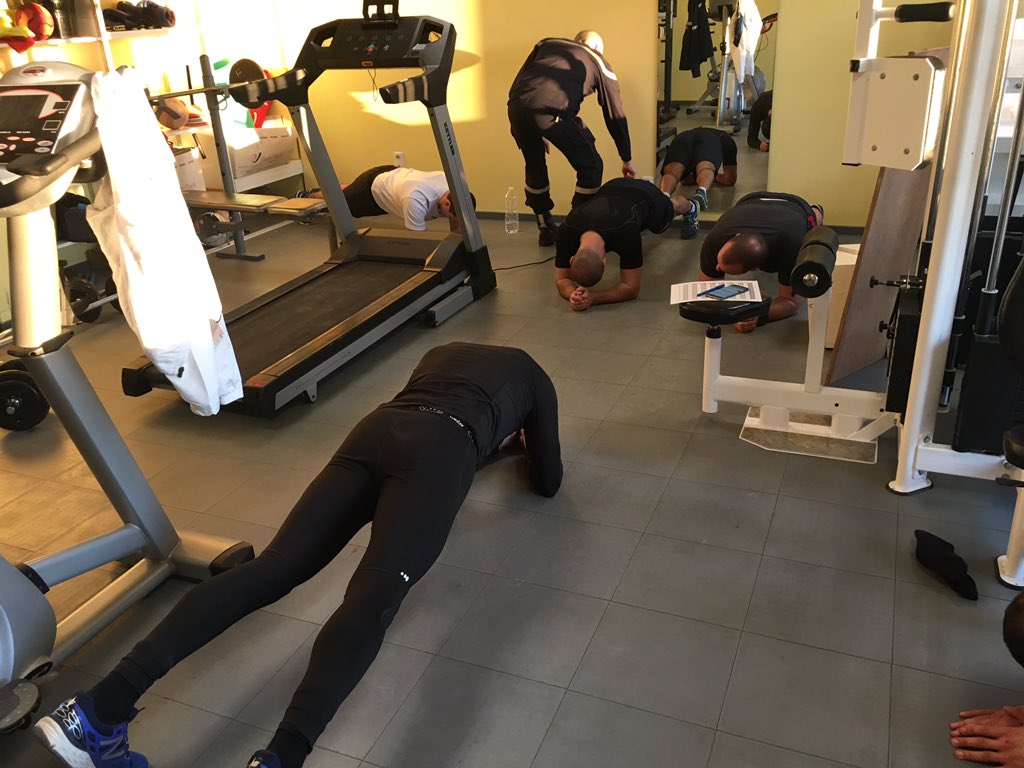 pompiersdugard's tweet photo. .@BertoStephan @bezu30 - Pompes et Gainage pour nos jeunes pros #FISPP2016 en mode sport pour la matinée à SaintHippolyteDuFort #Gard https://t.co/DoodPDGJOl