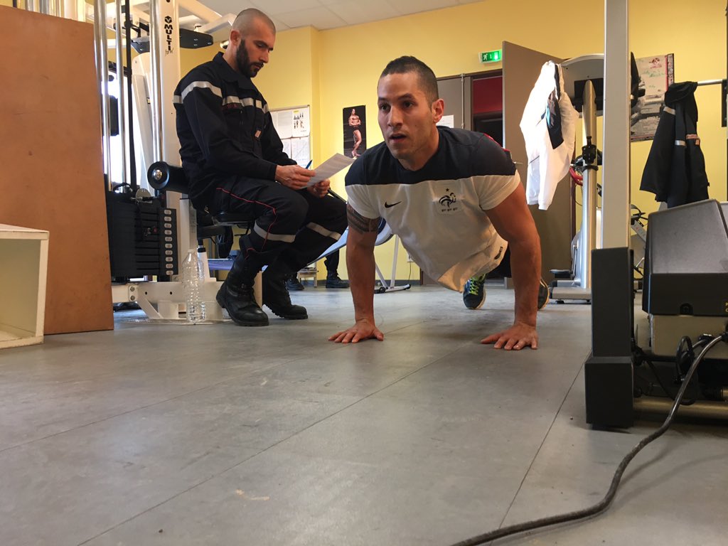 pompiersdugard's tweet photo. .@BertoStephan @bezu30 - Pompes et Gainage pour nos jeunes pros #FISPP2016 en mode sport pour la matinée à SaintHippolyteDuFort #Gard https://t.co/DoodPDGJOl