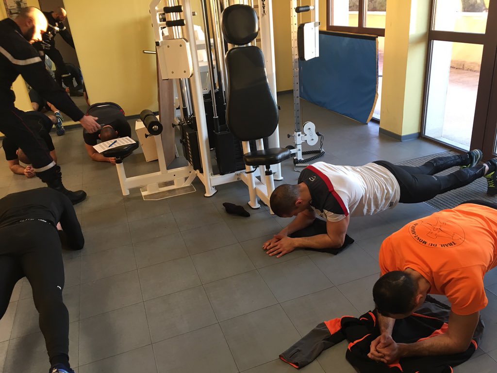 pompiersdugard's tweet photo. .@BertoStephan @bezu30 - Pompes et Gainage pour nos jeunes pros #FISPP2016 en mode sport pour la matinée à SaintHippolyteDuFort #Gard https://t.co/DoodPDGJOl
