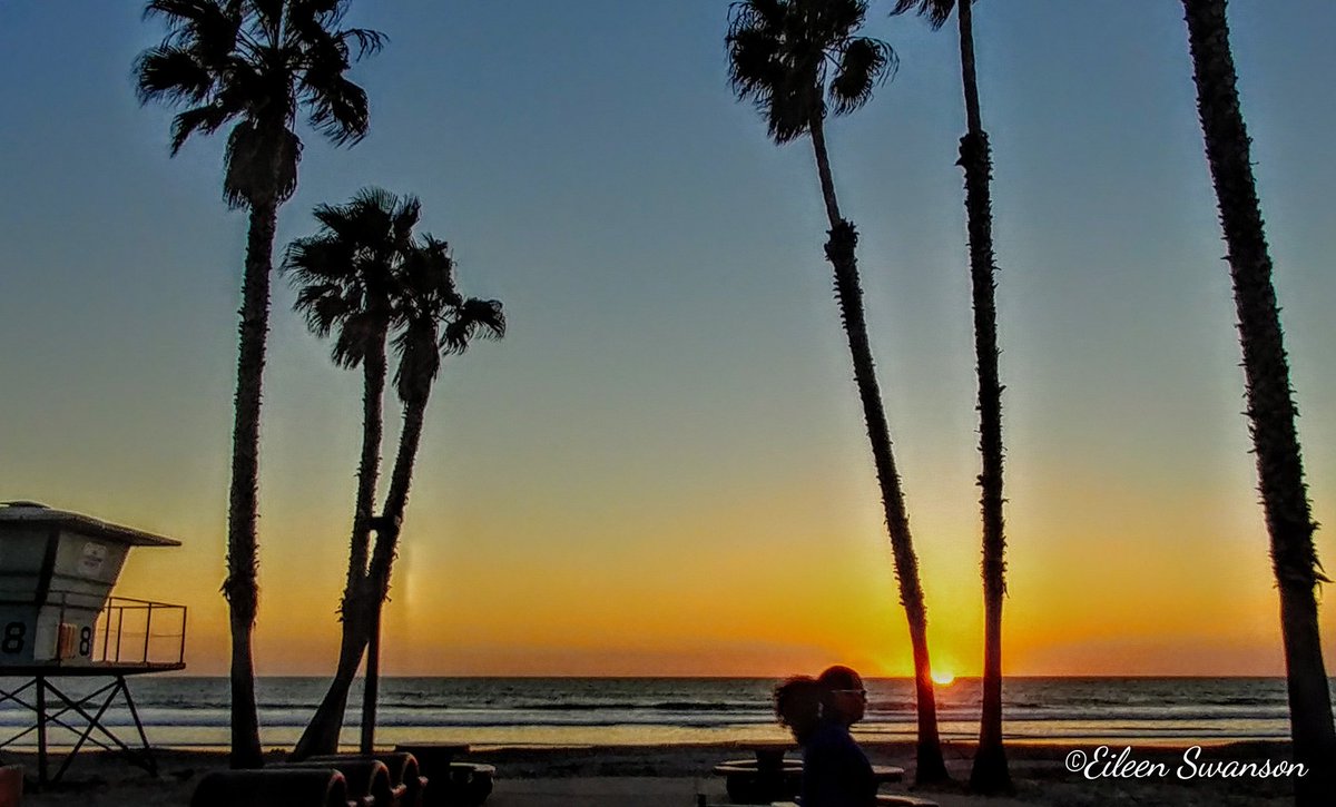 EileenHHNJ's tweet photo. On the #OceansideStrand North, and #OceansideHarbor. 1.16.17. #OceansideSunset @10NewsCampos @LIVE_COVERAGE @strosfanbob https://t.co/8WXC4ftwKS