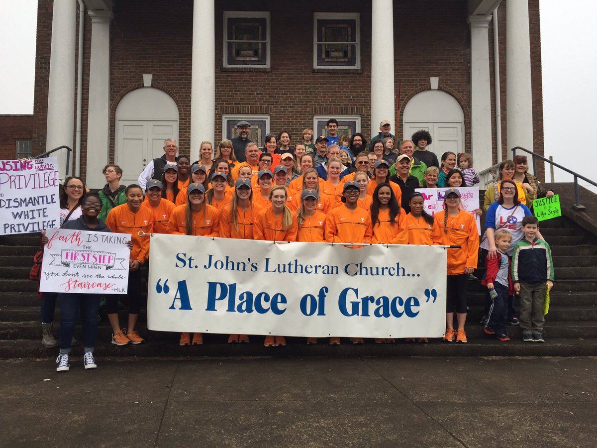 KarenWeekly's tweet photo. Honoring a great man and courageous leader #MLKDAY #MLKParade2017 @Vol_Softball https://t.co/KYLbut3B95