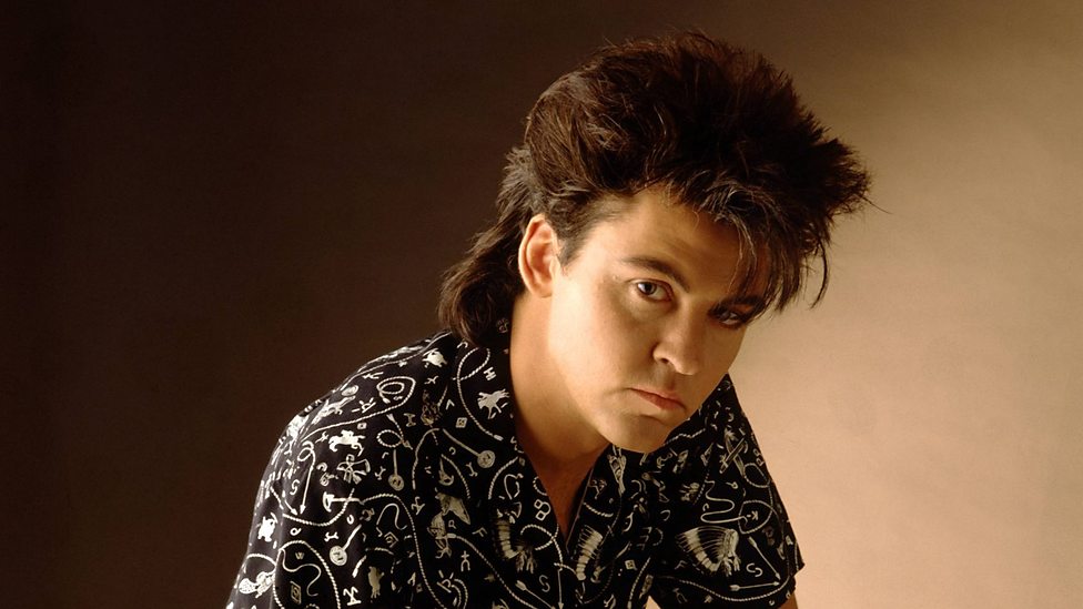 Happy Birthday Paul Young
Paul Young - Everything Must Change
 vía 