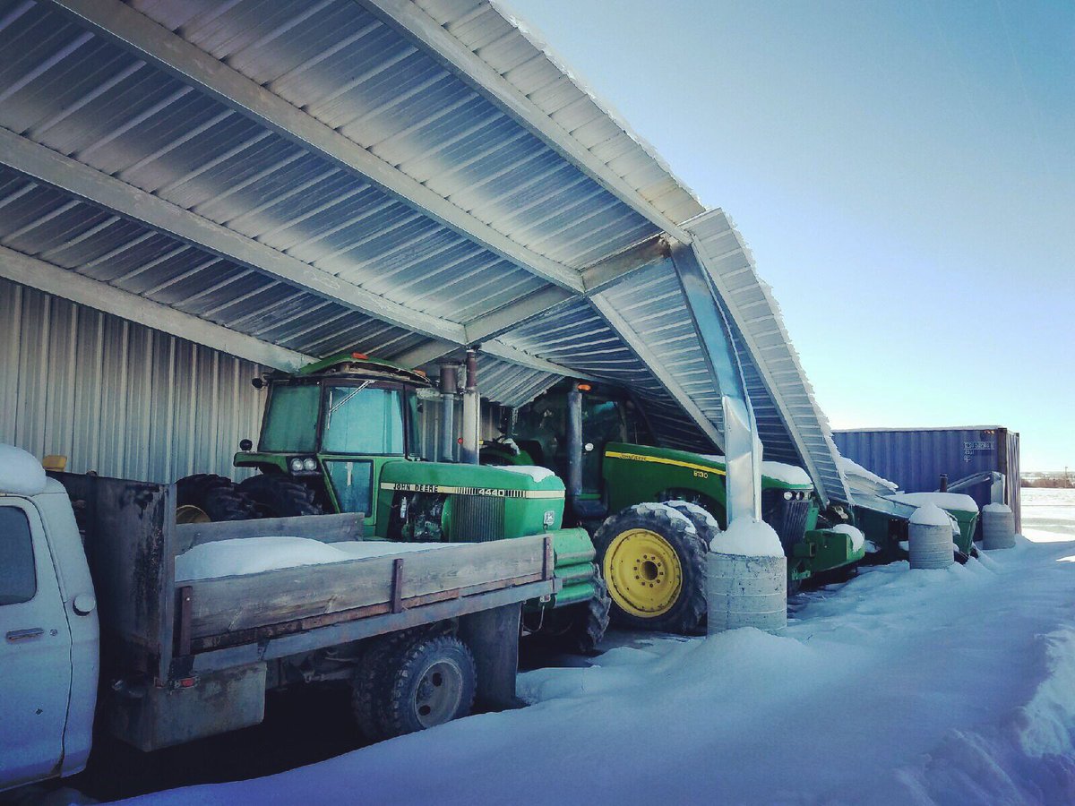 dirtprollc's tweet photo. Snow / Roof Removal 😮😮😮#idahome #winter #excavation #DIRTPRO https://t.co/882QXGYApd