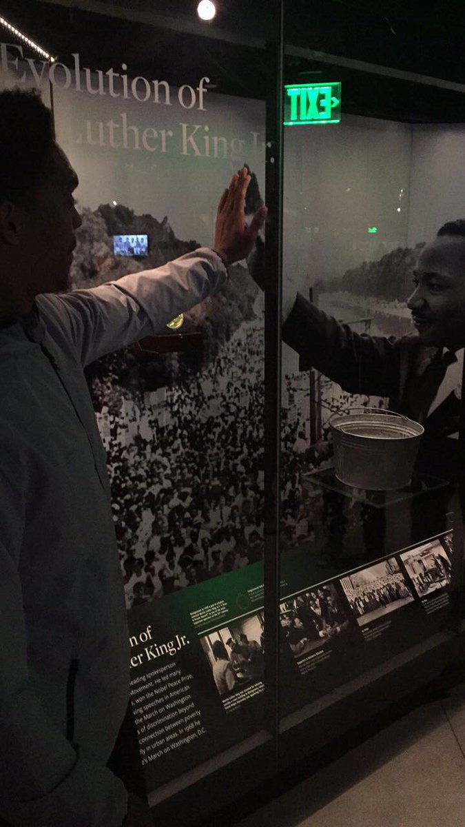 LDtheking13's tweet photo. National Museum of African American History &amp; Culture w/ my brothers. https://t.co/UYcUZm15ug