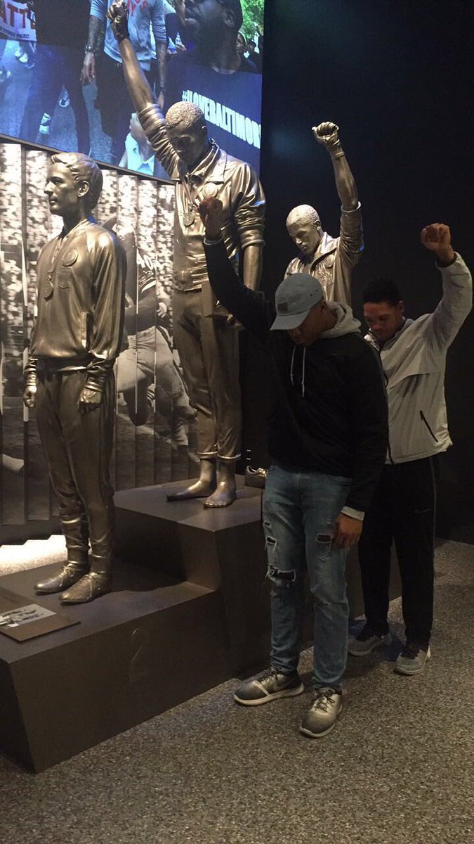 LDtheking13's tweet photo. National Museum of African American History &amp; Culture w/ my brothers. https://t.co/UYcUZm15ug