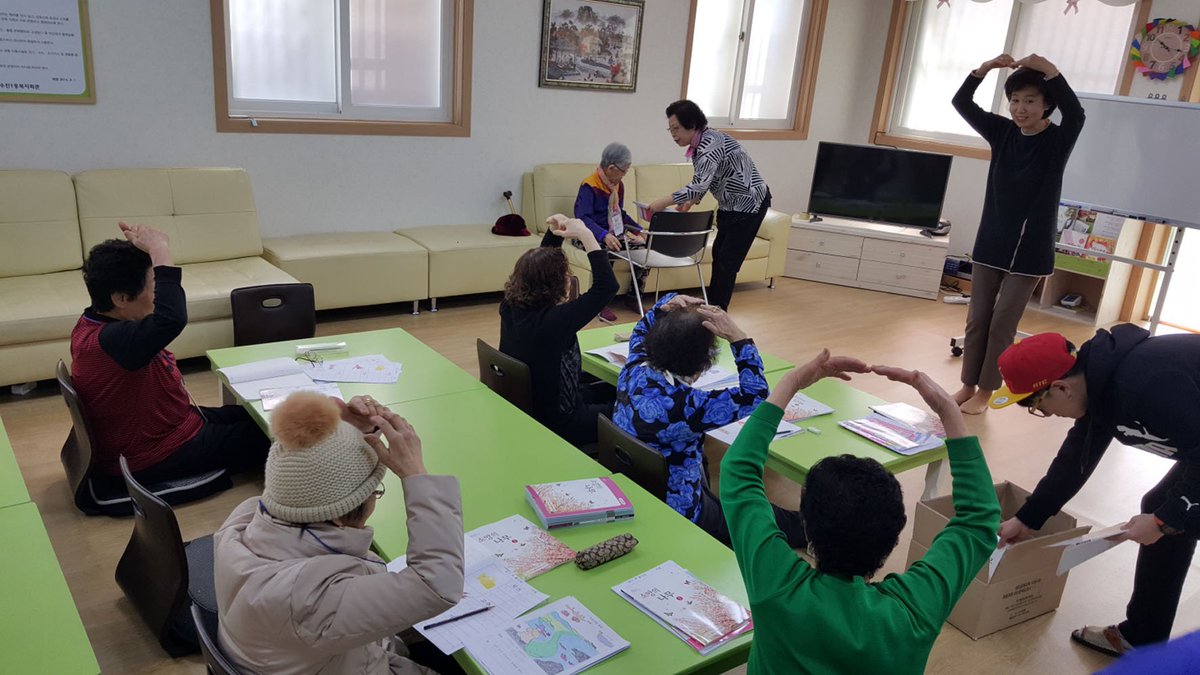 #성남시 ‘성남형일자리’ 평생교육사·문해교사 40명 모집한다고하네요~
   성남형일자리사업의 하나로 1월 13일부터 23일까지 평생교육사와 문해교사 각 20명씩 모두 40명을 공개 모집한다고해요~ ^^ 
평생학습과 평생교육기획팀  729-3083