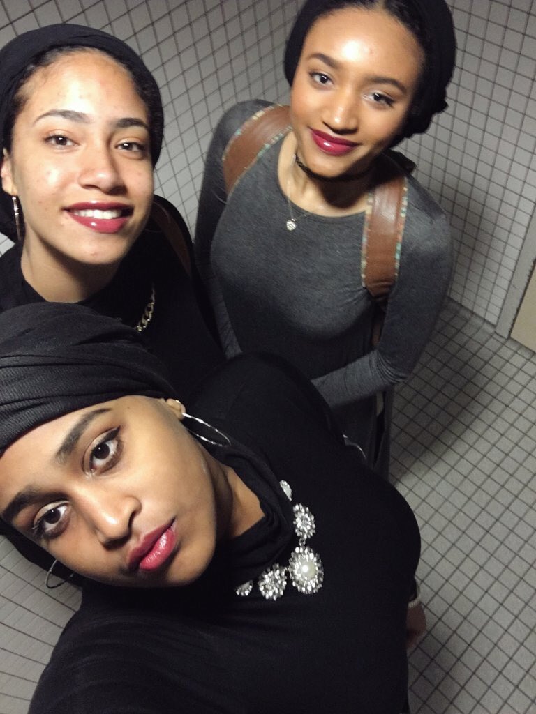 itsqueenbariya's tweet photo. throwing it back a lil to #mist2016 ๐
"westfield where you atยฟ let me get a hand clap" @DCMIST https://t.co/2dHpREkMCA