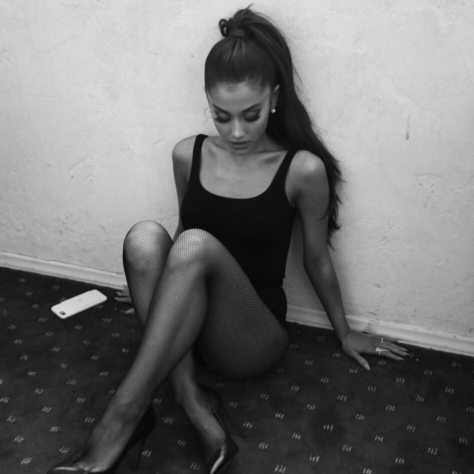 moonlightbih's tweet photo. so much beauty in one human #arianagrande https://t.co/hlCzgk7alR