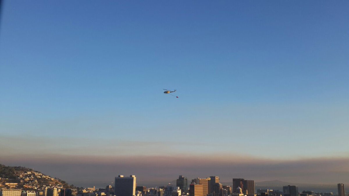 MalikaAlex's tweet photo. Thank you to our fire fighters, paramedics. You all are heros #DeerParkFire #capefire https://t.co/ItokbHcUk3