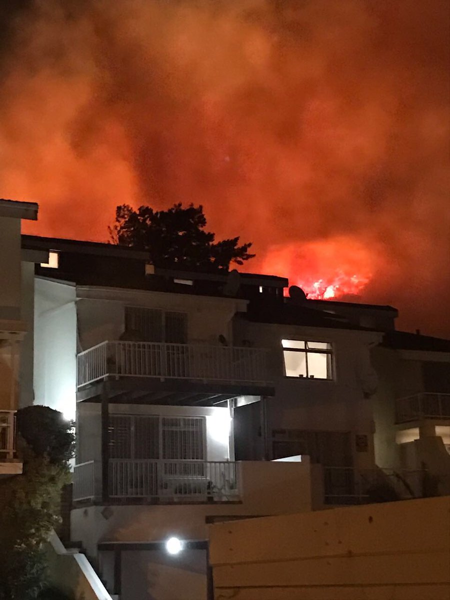 MalikaAlex's tweet photo. Thank you to our fire fighters, paramedics. You all are heros #DeerParkFire #capefire https://t.co/ItokbHcUk3
