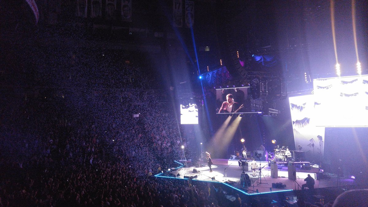 Jessica_Bran's tweet photo. Thanks to @KingsOfLeon for a magical night 🎉✌❤ #kolt #walls #anotheroffthebucketlist https://t.co/Fnd3KI91pH