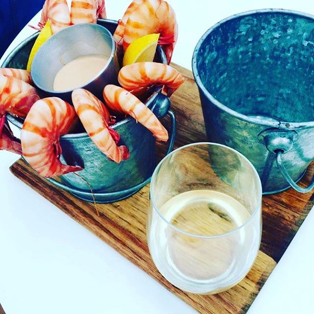 Eddystone_Point's tweet photo. Tiger Prawns with a glass of delicious glass of Eddystone Point Sauvignon Blanc  #eddystonepointwines  📷: @saltyseasoysterandwinebar https://t.co/7AzuO13hXF