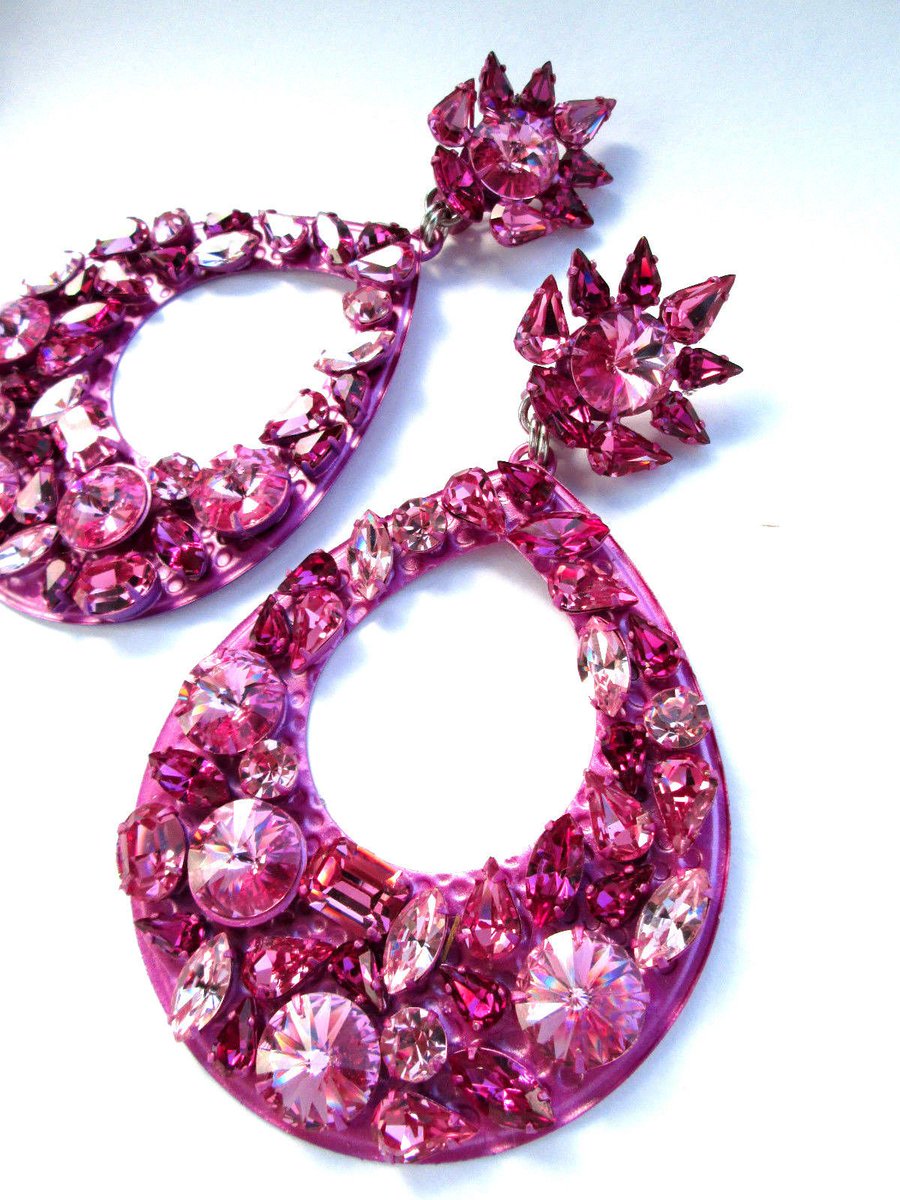 DesignerAtlanta's tweet image. The Best Collection of #OneofAKind #Couture #Vintage #Fashion #Style @mymymyatl #onlineshopping @ stores.ebay.com/mymymyatlanta/…