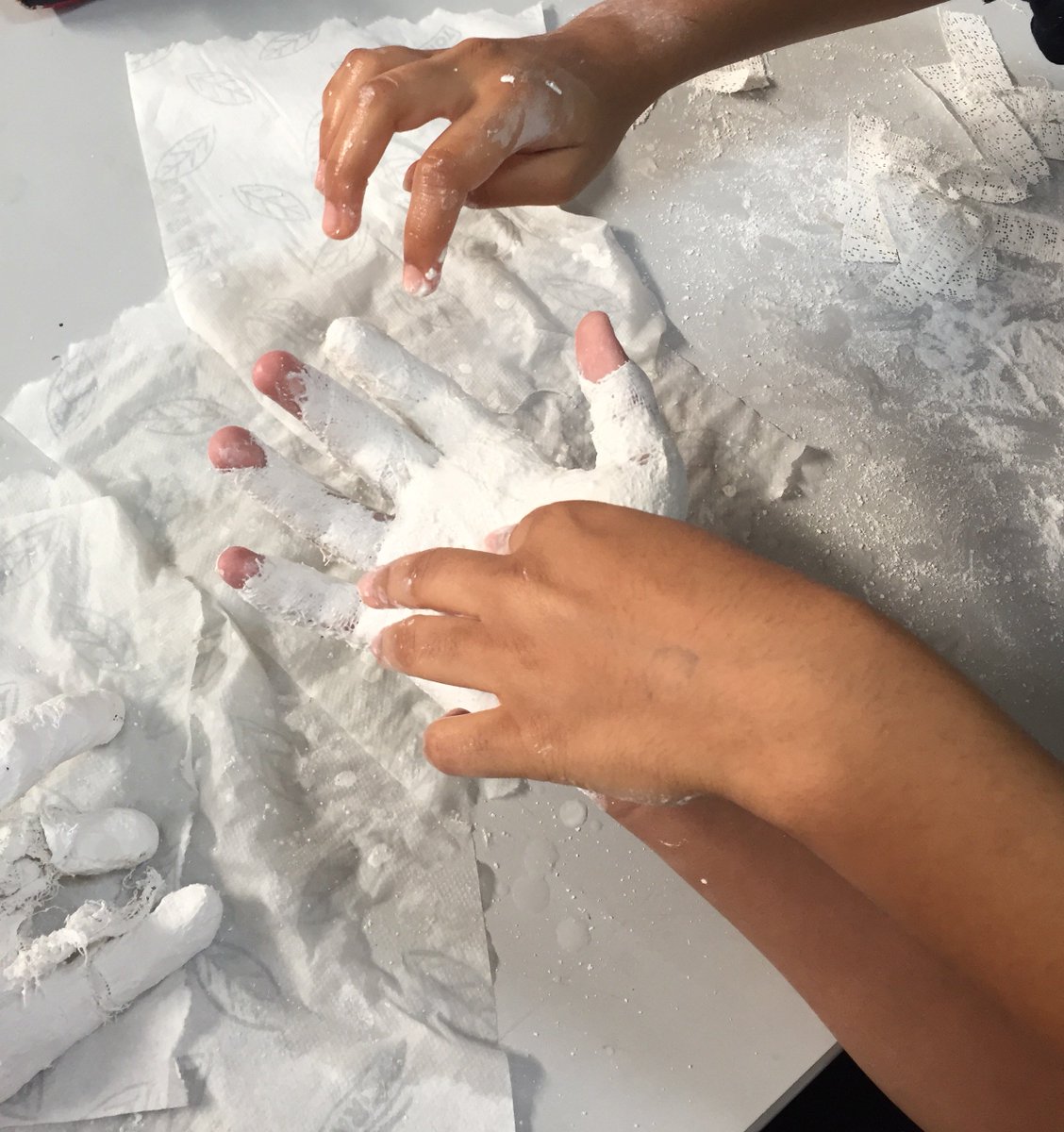 JESSArtDept's tweet photo. Mod rock body parts in the making............ @JESSArtDept @JESSYear9 @JESS_Secondary @JESSDubai #JESSTeamwork #JESSEnvironment ποΈπ©βπ¨π¨βπ¨π¨ https://t.co/mmQLQjeUiV