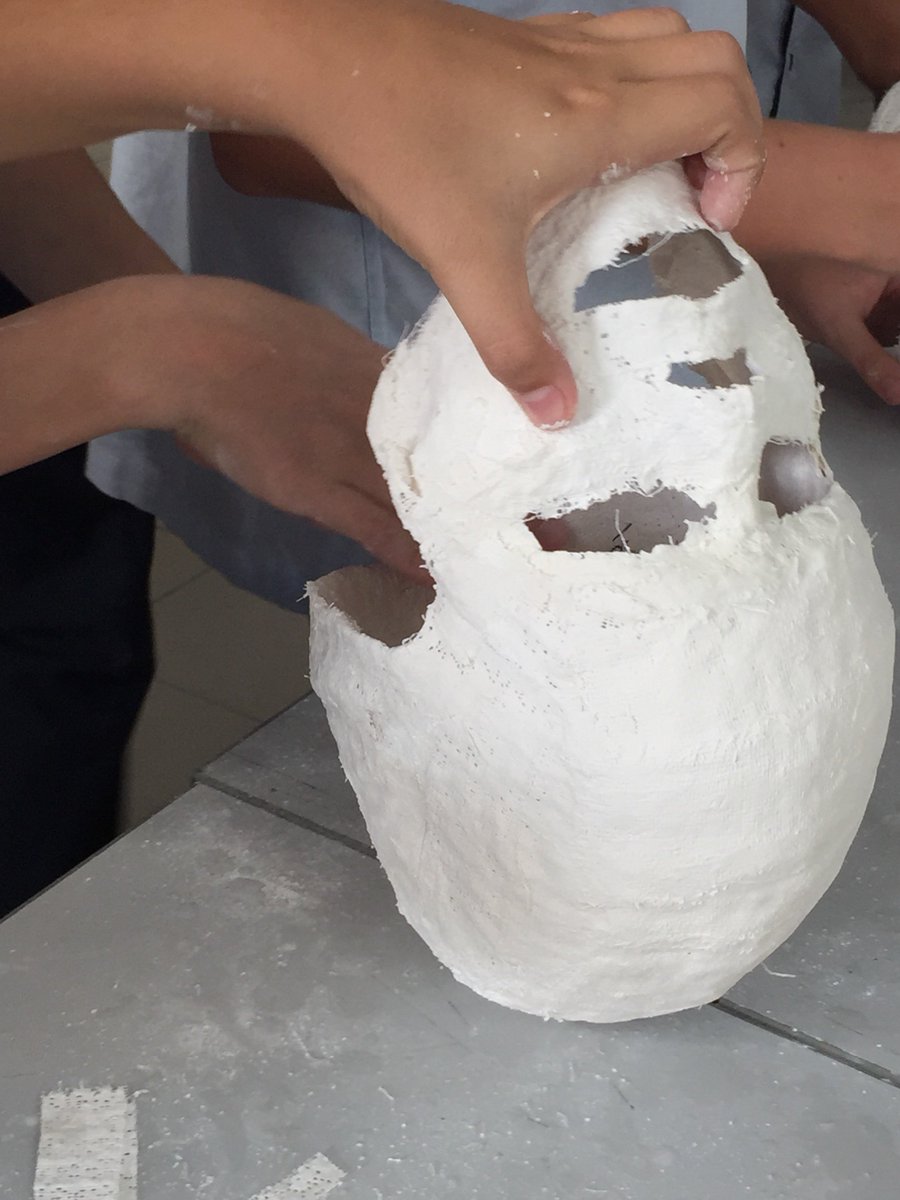 JESSArtDept's tweet photo. Mod rock body parts in the making............ @JESSArtDept @JESSYear9 @JESS_Secondary @JESSDubai #JESSTeamwork #JESSEnvironment ποΈπ©βπ¨π¨βπ¨π¨ https://t.co/mmQLQjeUiV