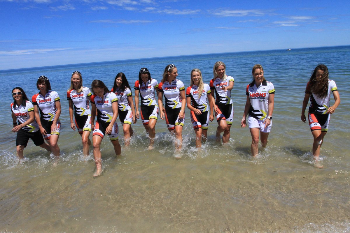 Fun in the sun at our 2017 team launch today! 

Huge gallery here: 

high5dreamteam.com/news/2017-high…

#H5DT #TDU #TDUWomens #womenscycling