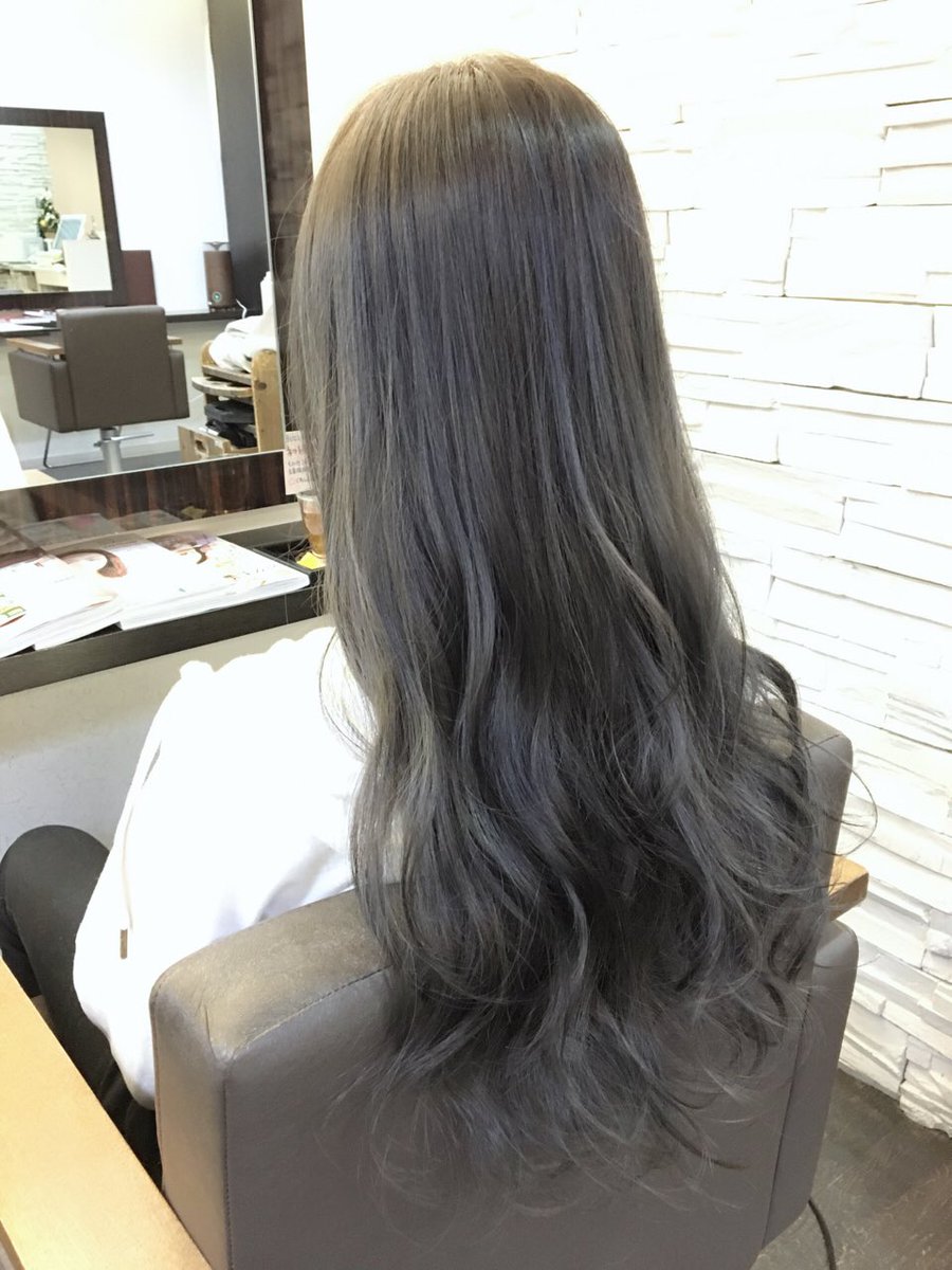 アズ ケーツー バズ 弘前 美容室 Buzz Hair の友木です お客様スタイルです 冬は透明感のあるシルバーアッシュはいかがですか 弘前 美容室