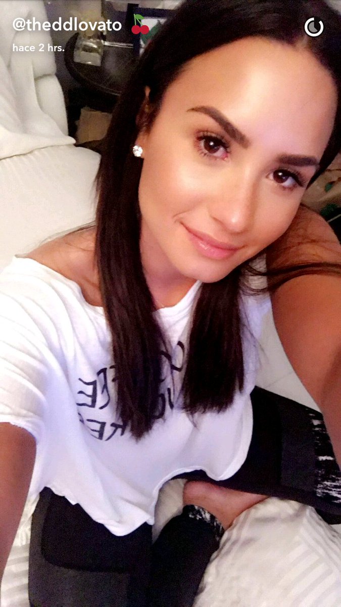 lovatoESP's tweet photo. Demi en su snapchat. #Lovatics #BestFanArmy #iHeartsAwards https://t.co/ZIMUuHF6OU