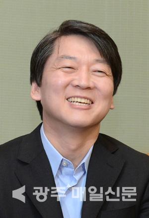 [대선 예비주자 릴레이 인터뷰]안철수 국민의당 前 공동대표 win.ahnjeonmo.kr/25077?l=ko “정권교체·구체제 청산…새로운 대한민국 건설”광주,친환경자동차로 4차 산업혁명 거점될것, 문재인과 대결하면 정책선거로 선택 받을 자신 있어 #국민의당