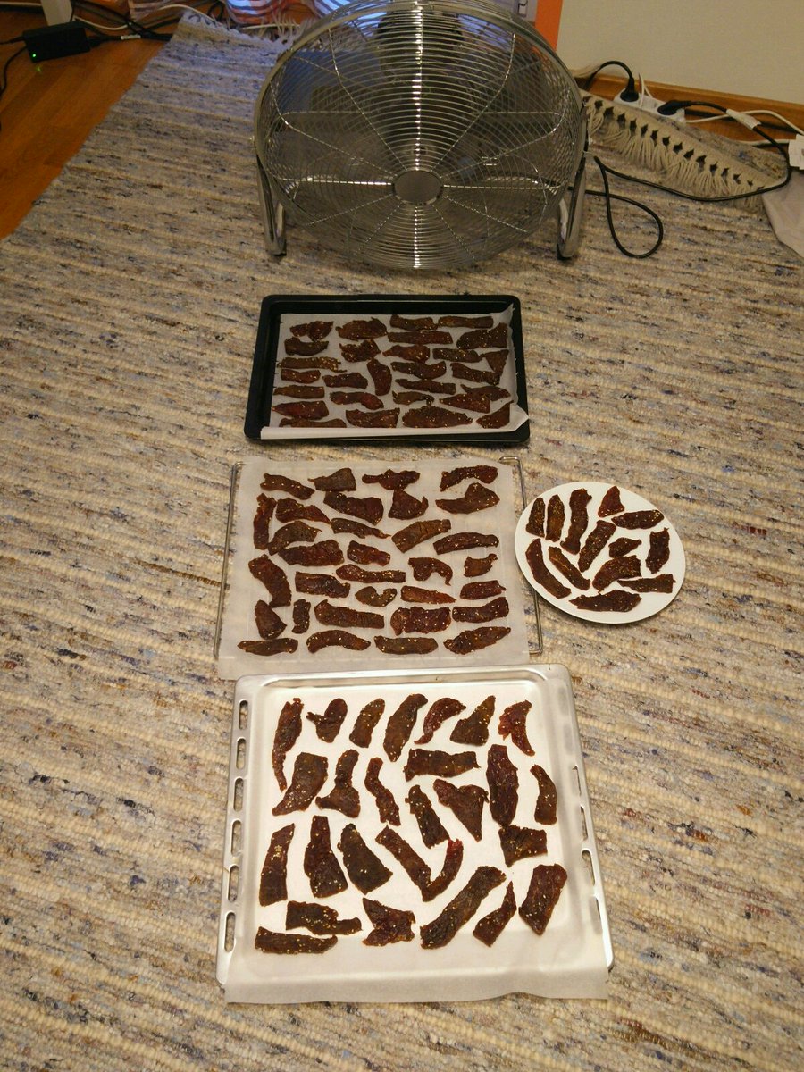 Meredan's tweet photo. alrighty, time for these to get air dried while i'm at work~ https://t.co/o9J6EmQ3op